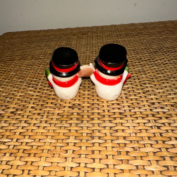 Vintage 1.5” Miniature Snowman Plastic Christmas Decor Broom Shovel Collectables - Picture 3 of 9